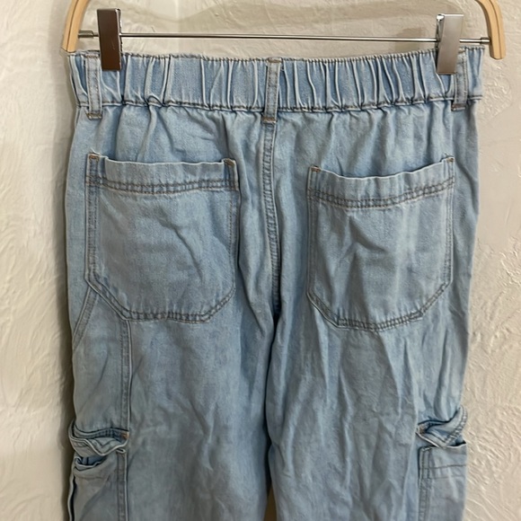 FOREVER 21 Women's Distressed Cargo Denim Joggers Size 26 In Light Denim - Picture 8 of 9
